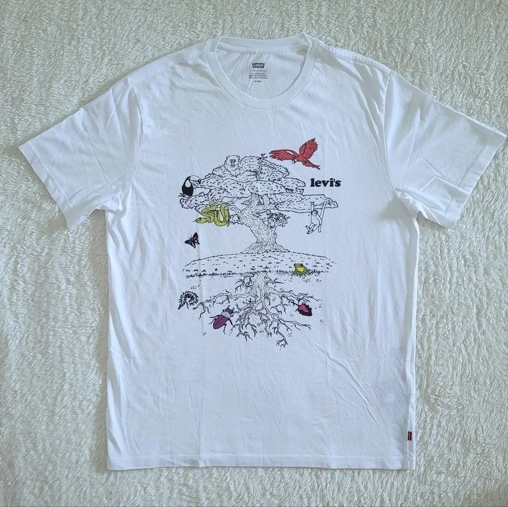 Levi's Tree🌳 Print Graphic Tee👕 - NWT